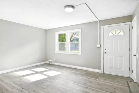 248 Pheland St, Springfield, MA 01109 photo 4