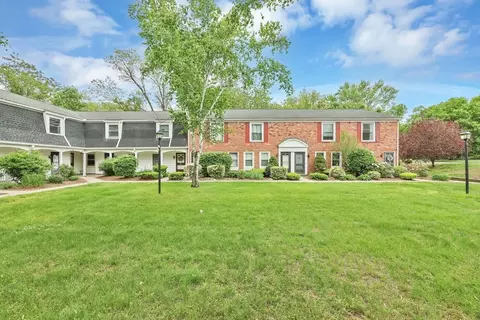 83 Jamestown Dr #83, Springfield, MA 01108