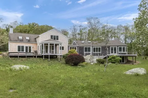 9 Beetlebung Grove Way, Chilmark, MA 02535