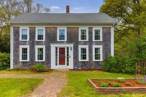 68 Pleasant St, Chatham, MA 02659