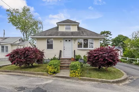 76 Choctaw Dr, Buzzards Bay, MA 02532