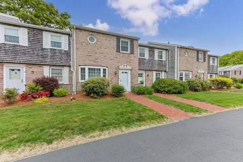 8 Louisburg Sq #8, Centerville, MA 02632
