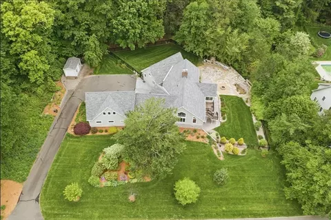 79 Old Farm Rd, East Longmeadow, MA 01028