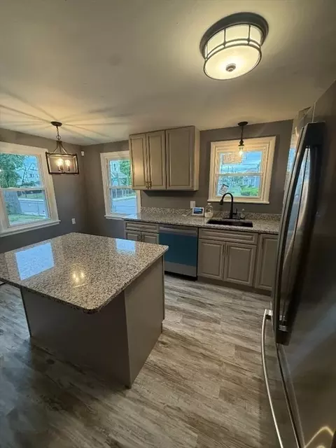 45 Penacook St, Springfield, MA 01104 photo 9