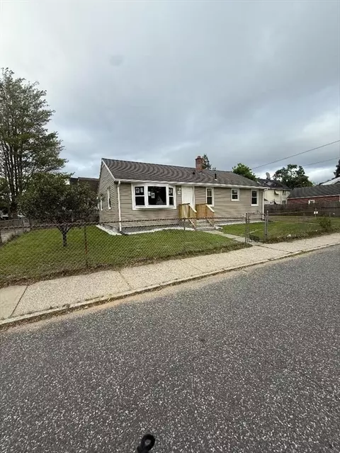 45 Penacook St, Springfield, MA 01104 photo 3