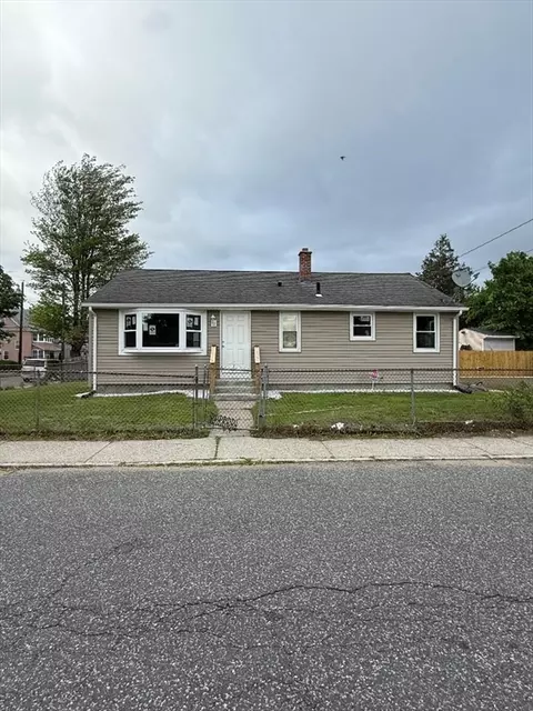 45 Penacook St, Springfield, MA 01104