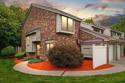 15 Greenbrook Dr #15, Stoughton, MA 02072