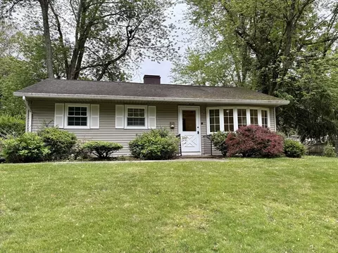 93 Crestmont St, Springfield, MA 01108