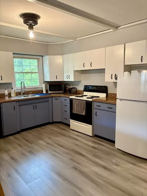 93 Crestmont St, Springfield, MA 01108 photo 6