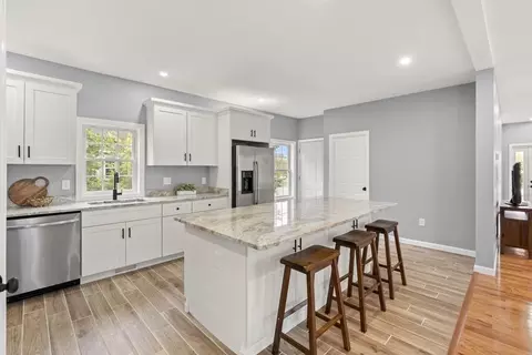 517 Primrose St, Haverhill, MA 01830