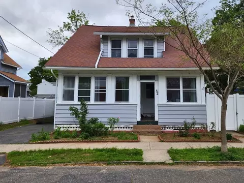 32 Marble Ave, Chicopee, MA 01013