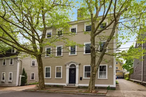 16 Andrew St #D, Salem, MA 01970