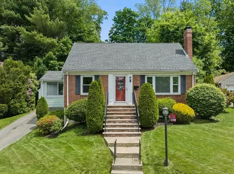 124 Williams Ave, Hyde Park, MA 02136