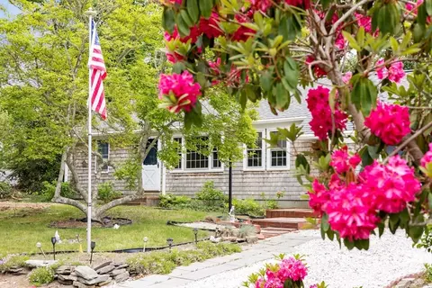 20 Sun Cir, Bourne, MA 02532
