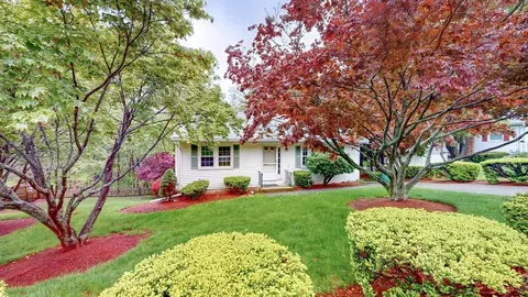 10 Briarwood Rd, Woburn, MA 01801