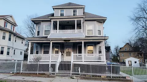37 Eagle St, Springfield, MA 01107