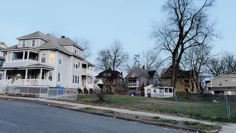 37 Eagle St, Springfield, MA 01107 photo 3