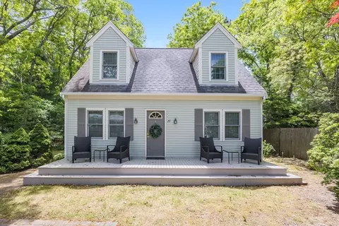 29 Seaview Dr, Falmouth, MA 02536