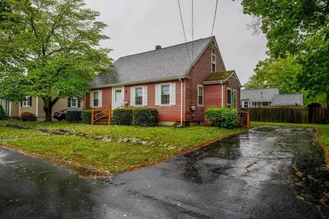 58 Huntington Ave, Dartmouth, MA 02747