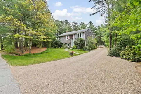 5 Oaken Bucket Ln, Plymouth, MA 02360