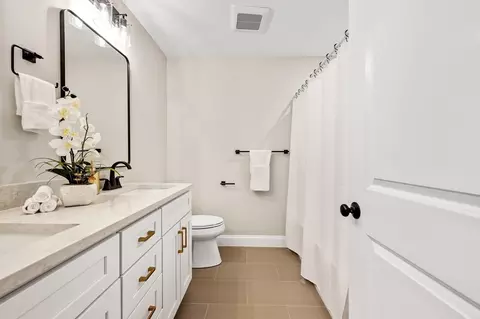 Bath - 59 Mount Ave # A, Worcester, MA 01606 photo 3 of 4