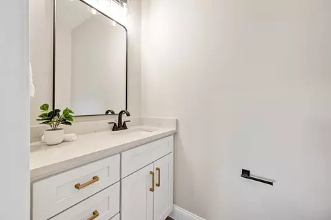 Bath - 59 Mount Ave # A, Worcester, MA 01606 photo 2 of 4