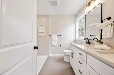 Bath - 59 Mount Ave # A, Worcester, MA 01606 photo 1 of 4