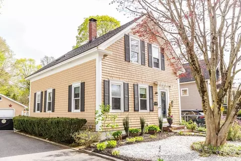 178 Oak St, Taunton, MA 02780