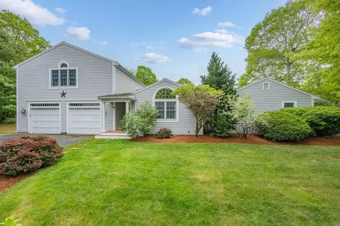 10 Neshobe Rd, Mashpee, MA 02649