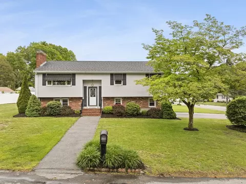 171 Duffy Dr, Taunton, MA 02780