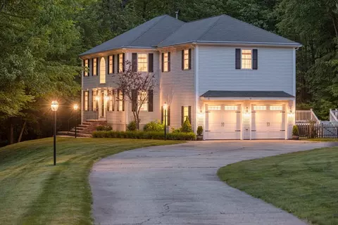 11 Whitewood Cir, Amesbury, MA 01913