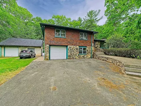 18 Shady Oak Dr, Mattapoisett, MA 02739