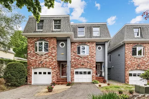 64 Prospect St #B, Marblehead, MA 01945