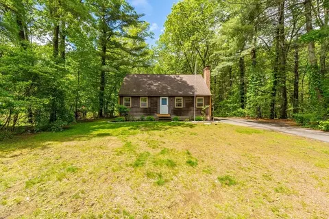 53 Greenleaf Dr, Hampden, MA 01036