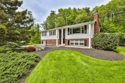 9 Edinburgh Dr, Bedford, NH 03110