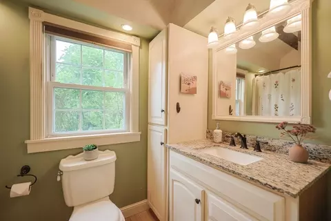 Bath - 21 Witherell Pl, Plainville, MA 02762 photo 2 of 5