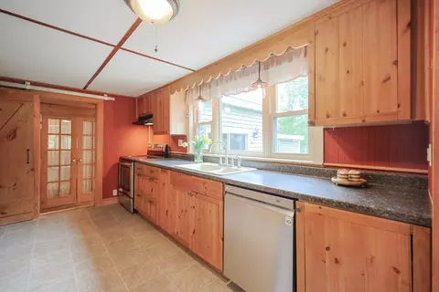 Kitchen - 21 Witherell Pl, Plainville, MA 02762 photo 2 of 3
