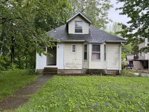 7 Pleasantview Rd, Natick, MA 01760