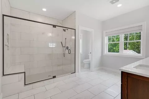 Bath - 2 Turning Leaf Rd, Ludlow, MA 01056 photo 3 of 5