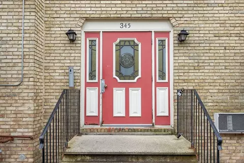 345 Pawtucket Blvd #5, Lowell, MA 01854