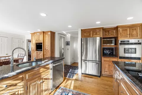 8 Preston Pl, Beverly, MA 01915 photo 6