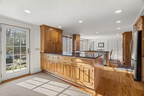 8 Preston Pl, Beverly, MA 01915 photo 8