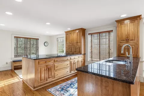 8 Preston Pl, Beverly, MA 01915 photo 9