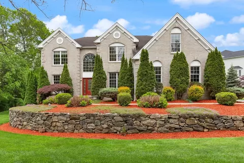 2 Appaloosa Dr, Grafton, MA 01536