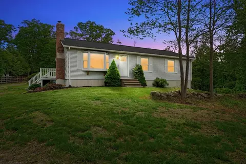 31 Chestnut St, Douglas, MA 01516