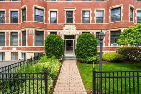 149 Winthrop Rd #5, Brookline, MA 02445