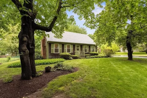 445 W Pond St, Bridgewater, MA 02324