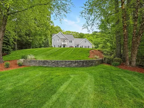 19 Juniper Rd, Upton, MA 01568 photo 2