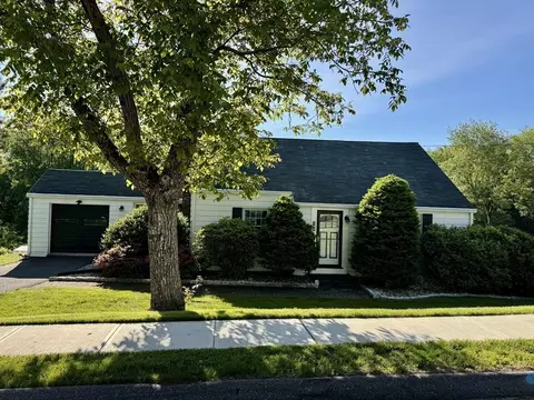 167 Pleasant St, East Longmeadow, MA 01028