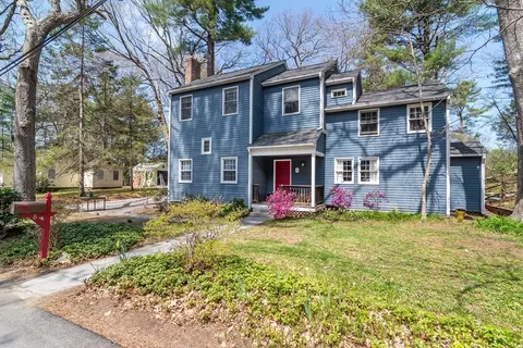 8 Meeting House Hill Rd, Dover, MA 02030